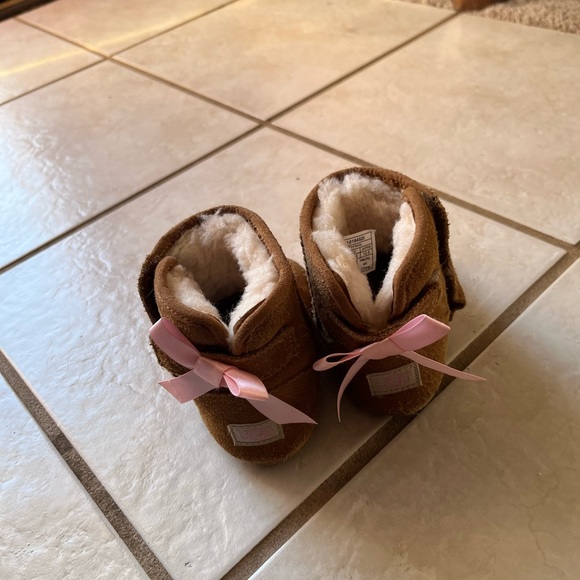 Baby Ugg boots size 4/5. - Picture 2 of 7